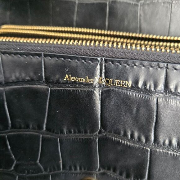 Alexander McQueen Croc Embossed leather Skull Crossbody Bag - Picture 14 of 16